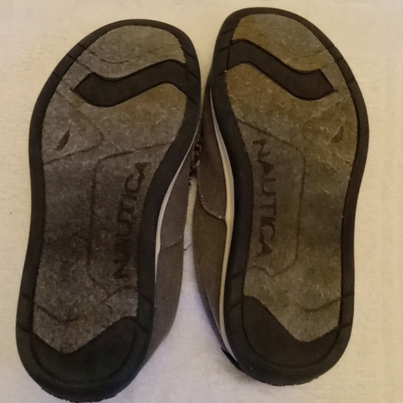Nautica  canvas size 2 grey slip ons - Picture 3 of 6